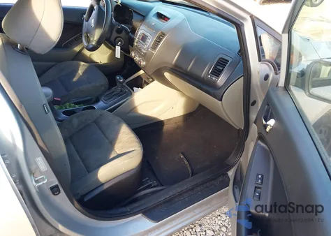 2016 Kia Forte Lx z USA, uszkodzony, nr VIN KNAFK4A64G5612954